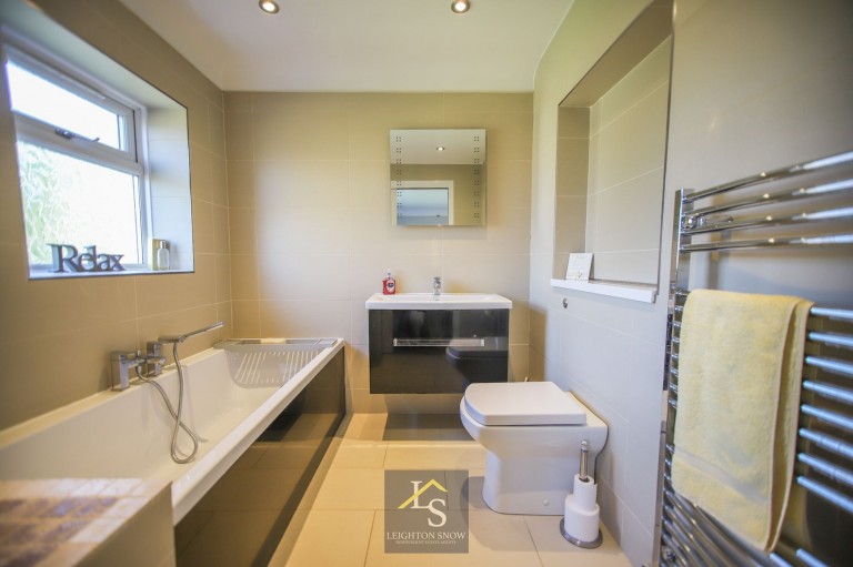Images for Waterloo Road, Bramhall, SK7 EAID:425574707 BID:a331354c-8a27-4290-8521-a2425358b7e6