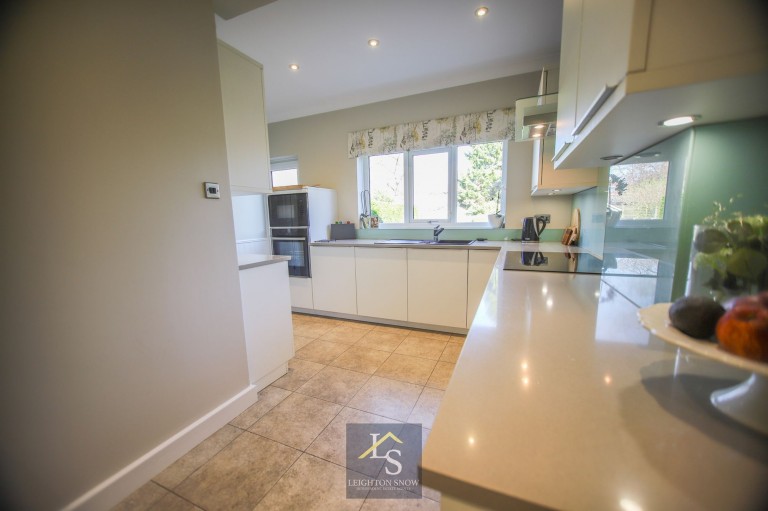 Images for Waterloo Road, Bramhall, SK7 EAID:425574707 BID:a331354c-8a27-4290-8521-a2425358b7e6