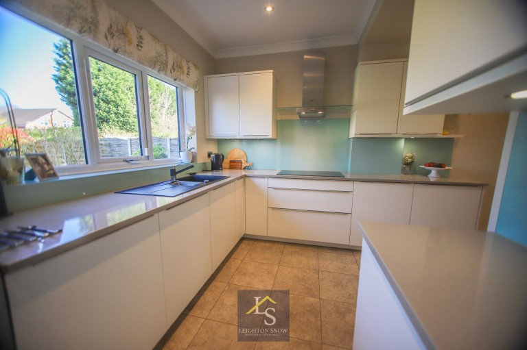 Images for Waterloo Road, Bramhall, SK7 EAID:425574707 BID:a331354c-8a27-4290-8521-a2425358b7e6