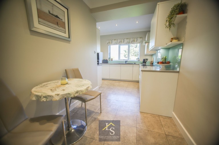 Images for Waterloo Road, Bramhall, SK7 EAID:425574707 BID:a331354c-8a27-4290-8521-a2425358b7e6