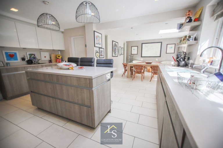 Images for Moss Lane, Bramhall, SK7 EAID:425574707 BID:a331354c-8a27-4290-8521-a2425358b7e6
