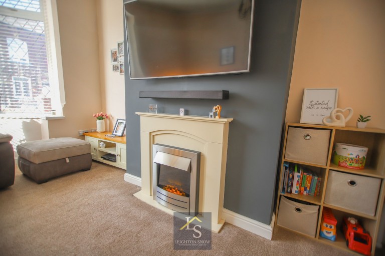 Images for Rochdale Road, Royton, OL2 EAID:425574707 BID:a331354c-8a27-4290-8521-a2425358b7e6