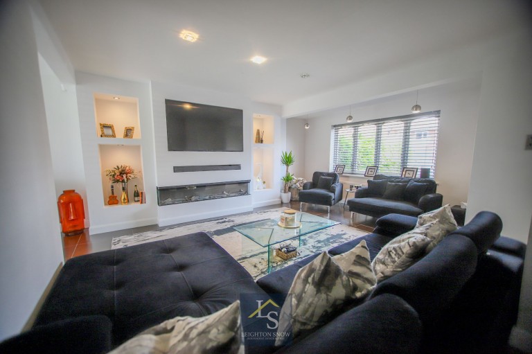 Images for Eskdale Avenue, Bramhall, SK7 EAID:425574707 BID:a331354c-8a27-4290-8521-a2425358b7e6