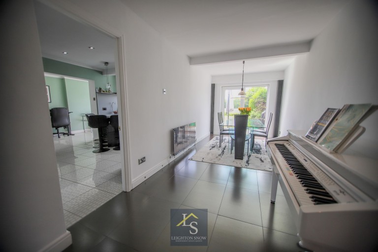 Images for Eskdale Avenue, Bramhall, SK7 EAID:425574707 BID:a331354c-8a27-4290-8521-a2425358b7e6
