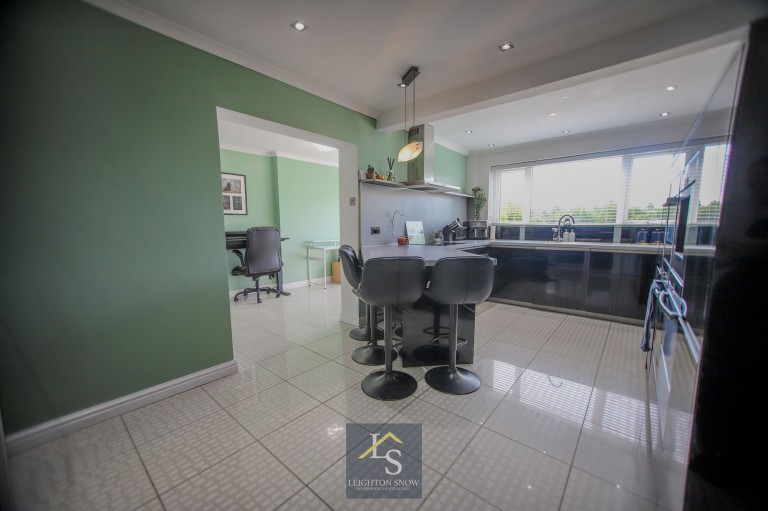 Images for Eskdale Avenue, Bramhall, SK7 EAID:425574707 BID:a331354c-8a27-4290-8521-a2425358b7e6