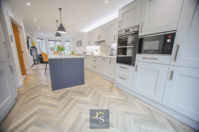 Images for Grange Road, Bramhall, SK7 EAID:425574707 BID:a331354c-8a27-4290-8521-a2425358b7e6