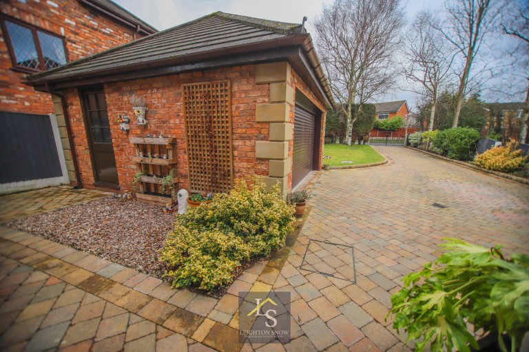 Images for Grange Road, Bramhall, SK7 EAID:425574707 BID:a331354c-8a27-4290-8521-a2425358b7e6