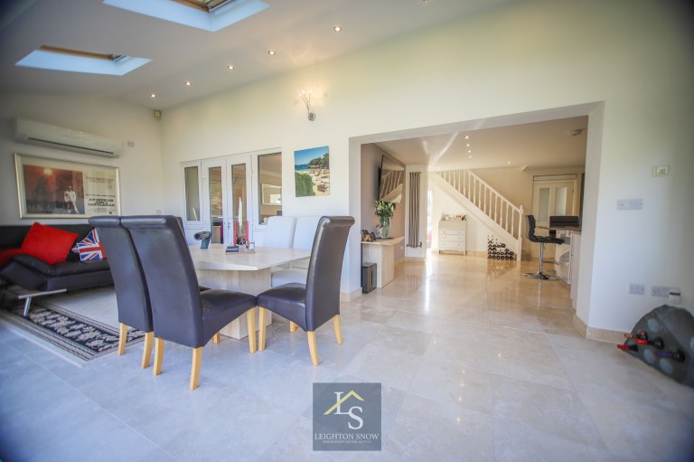 Images for Kinross Avenue, Stockport, SK2 EAID:425574707 BID:a331354c-8a27-4290-8521-a2425358b7e6