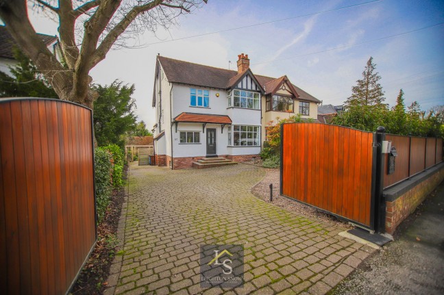 Ack Lane East, Bramhall, sk7