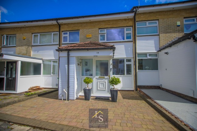 Hurley Drive, Cheadle Hulme, sk8