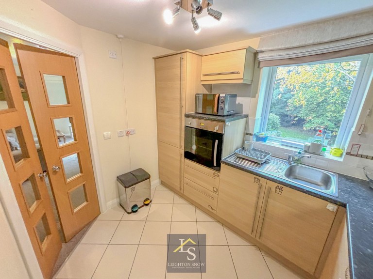 Images for Station Approach, Cheadle Hulme, SK8 EAID:425574707 BID:a331354c-8a27-4290-8521-a2425358b7e6