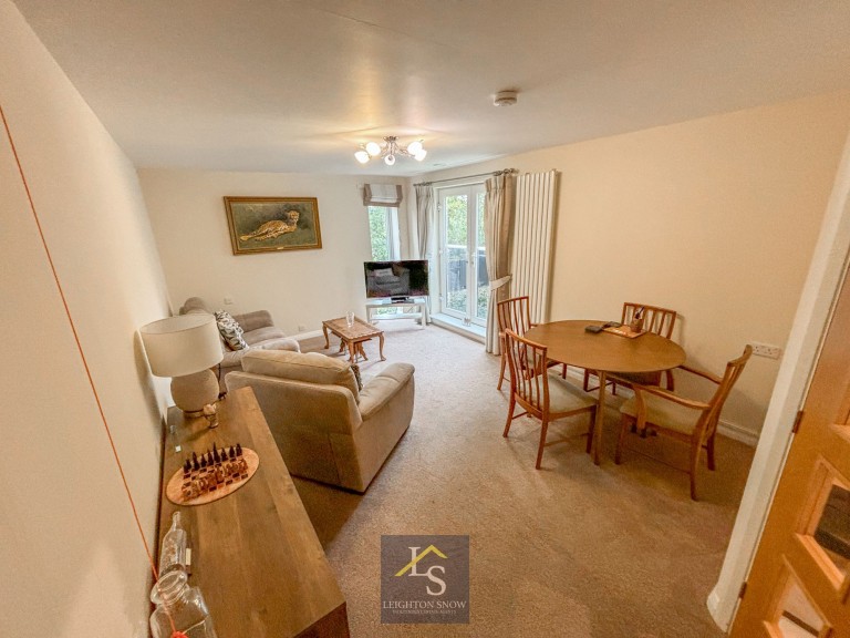 Images for Station Approach, Cheadle Hulme, SK8 EAID:425574707 BID:a331354c-8a27-4290-8521-a2425358b7e6