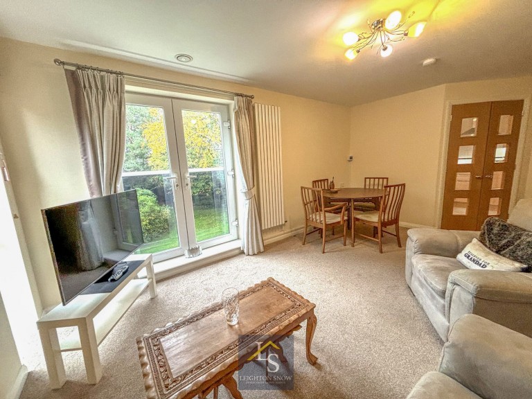 Images for Station Approach, Cheadle Hulme, SK8 EAID:425574707 BID:a331354c-8a27-4290-8521-a2425358b7e6