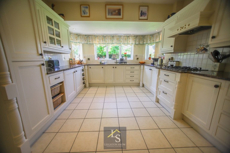 Images for Roseneath, Bramhall, SK7 EAID:425574707 BID:a331354c-8a27-4290-8521-a2425358b7e6