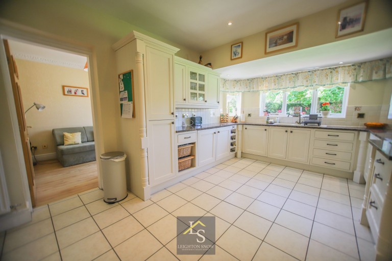 Images for Roseneath, Bramhall, SK7 EAID:425574707 BID:a331354c-8a27-4290-8521-a2425358b7e6