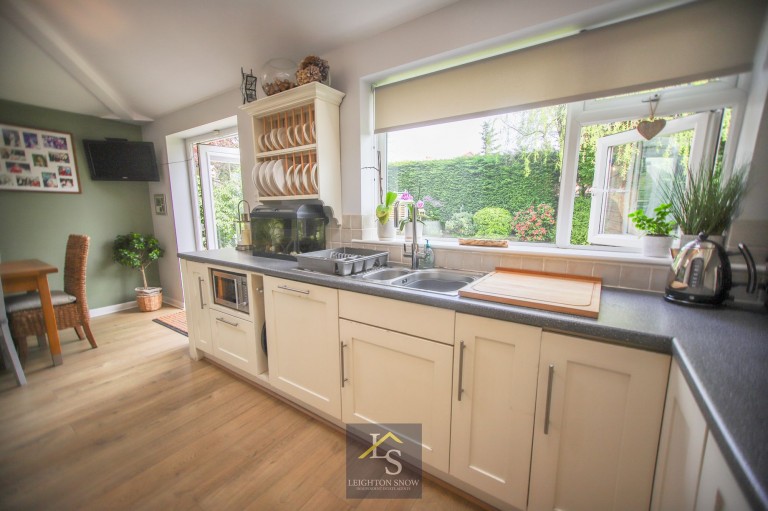 Images for Vicarage Avenue, Cheadle Hulme, SK8 EAID:425574707 BID:a331354c-8a27-4290-8521-a2425358b7e6