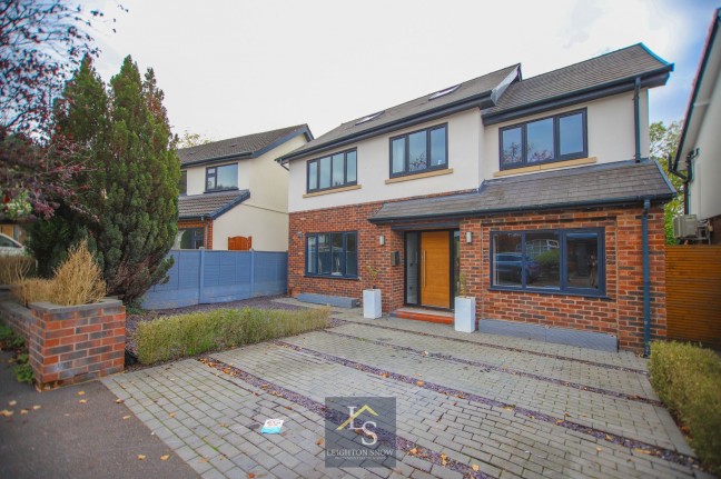 Cringle Drive, Cheadle, sk8