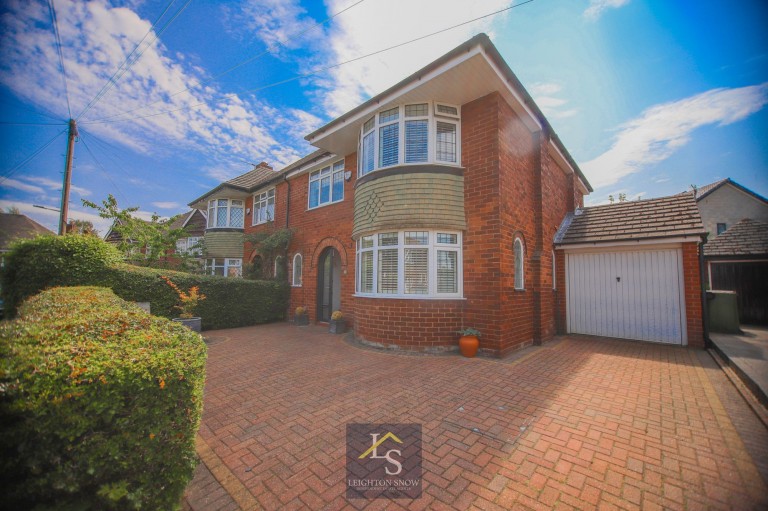 Images for Whitehaven Road, Bramhall, SK7 EAID:425574707 BID:a331354c-8a27-4290-8521-a2425358b7e6