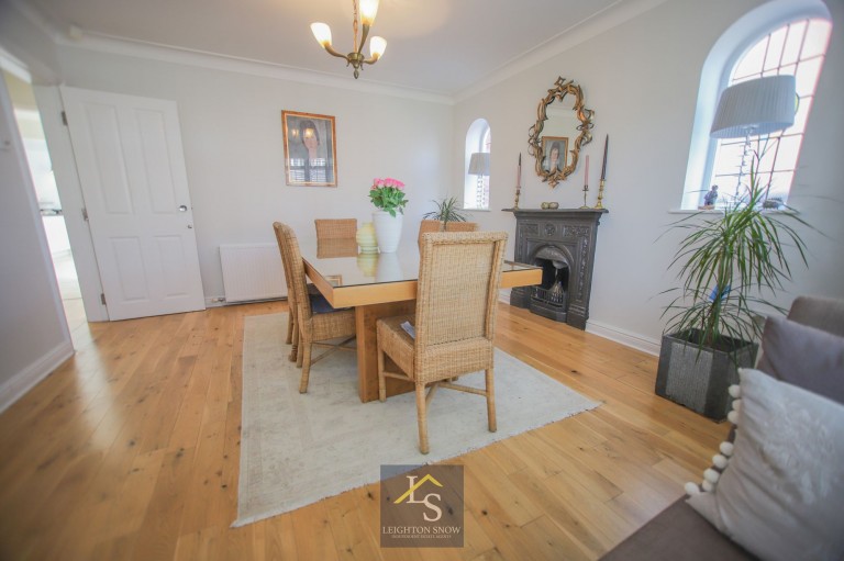 Images for Whitehaven Road, Bramhall, SK7 EAID:425574707 BID:a331354c-8a27-4290-8521-a2425358b7e6