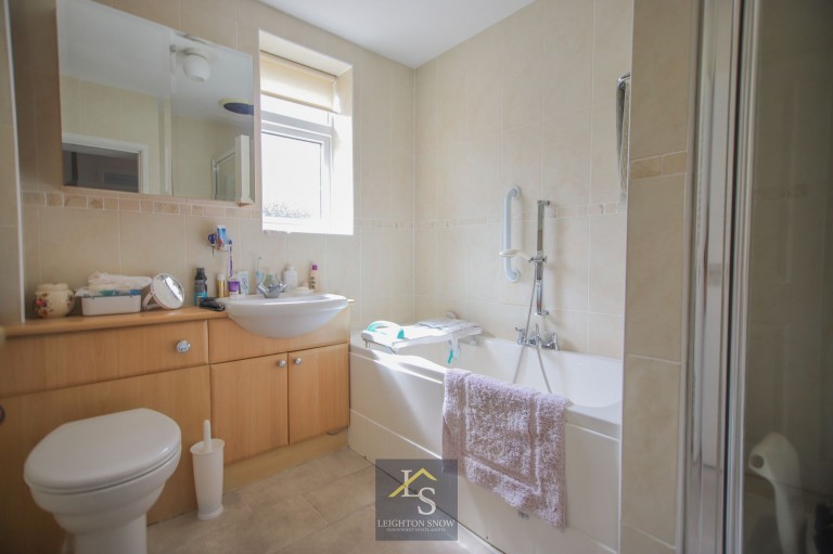 Images for Bridle Road, Woodford, SK7 EAID:425574707 BID:a331354c-8a27-4290-8521-a2425358b7e6
