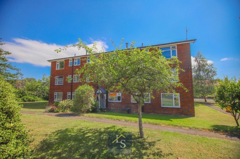 Images for Damery Court, Bramhall, SK7 EAID:425574707 BID:a331354c-8a27-4290-8521-a2425358b7e6