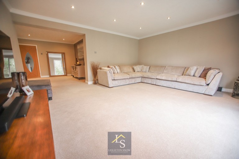 Images for Dorset Avenue, Bramhall, SK7 EAID:425574707 BID:a331354c-8a27-4290-8521-a2425358b7e6