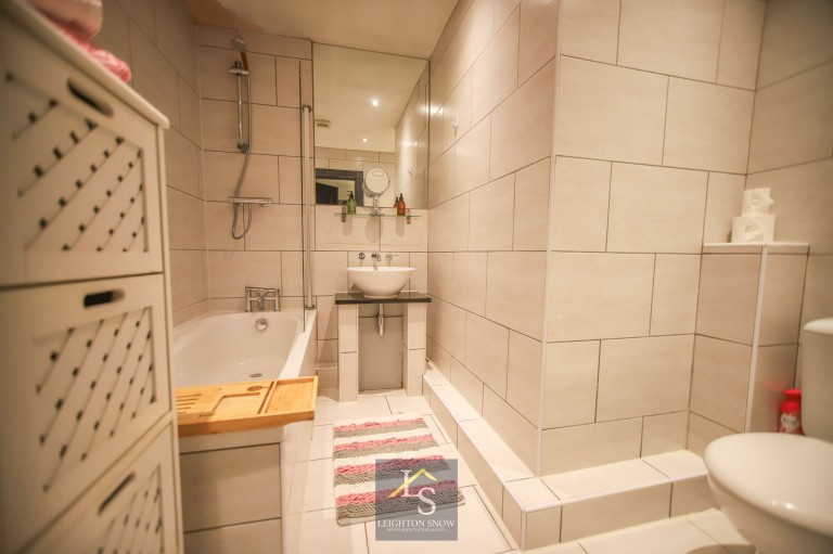 Images for Griffin Farm Drive, Heald Green, SK8 EAID:425574707 BID:a331354c-8a27-4290-8521-a2425358b7e6