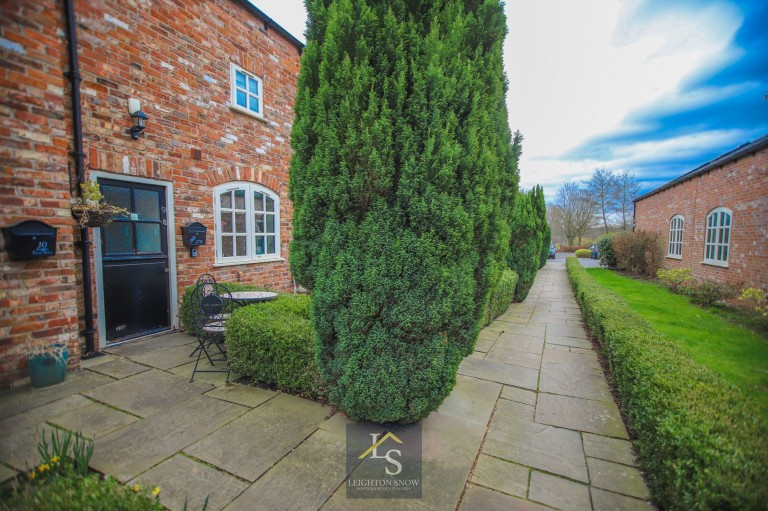 Images for Griffin Farm Drive, Heald Green, SK8 EAID:425574707 BID:a331354c-8a27-4290-8521-a2425358b7e6