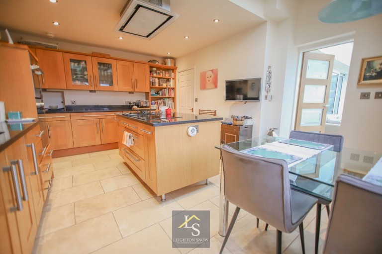 Images for Cotswold Avenue, Hazel Grove, SK7 EAID:425574707 BID:a331354c-8a27-4290-8521-a2425358b7e6