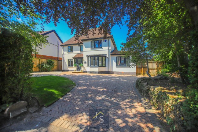 Moss Lane, Bramhall, sk7