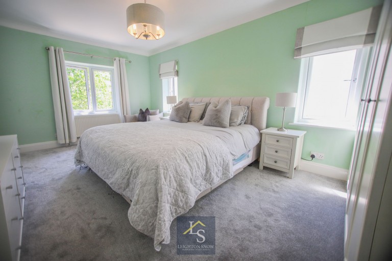 Images for Moss Lane, Bramhall, SK7 EAID:425574707 BID:a331354c-8a27-4290-8521-a2425358b7e6