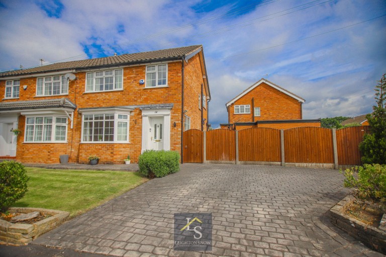 Images for Blythe Avenue, Bramhall, SK7 EAID:425574707 BID:a331354c-8a27-4290-8521-a2425358b7e6