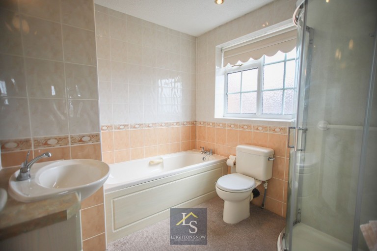 Images for Blythe Avenue, Bramhall, SK7 EAID:425574707 BID:a331354c-8a27-4290-8521-a2425358b7e6
