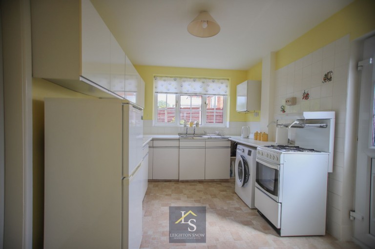 Images for Blythe Avenue, Bramhall, SK7 EAID:425574707 BID:a331354c-8a27-4290-8521-a2425358b7e6