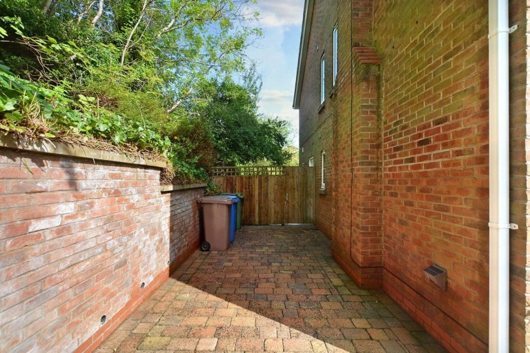 Images for Hylton Drive, Cheadle Hulme, SK8 EAID:425574707 BID:a331354c-8a27-4290-8521-a2425358b7e6