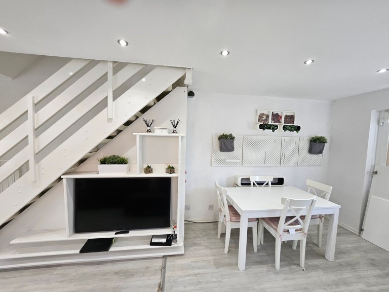 Images for Ingram Drive, Stockport, SK4 EAID:425574707 BID:4e9803c7-4032-406b-90d5-01d6ebc98bcc