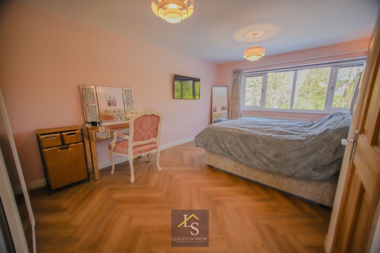 Images for Bridge Lane, Bramhall, SK7 EAID:425574707 BID:a331354c-8a27-4290-8521-a2425358b7e6