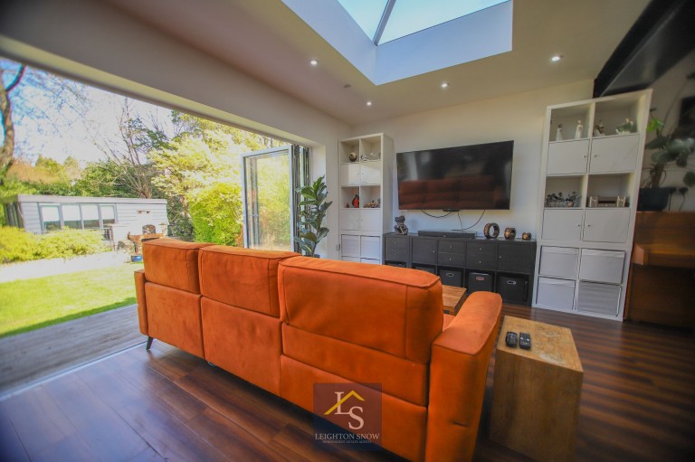 Images for Bridge Lane, Bramhall, SK7 EAID:425574707 BID:a331354c-8a27-4290-8521-a2425358b7e6