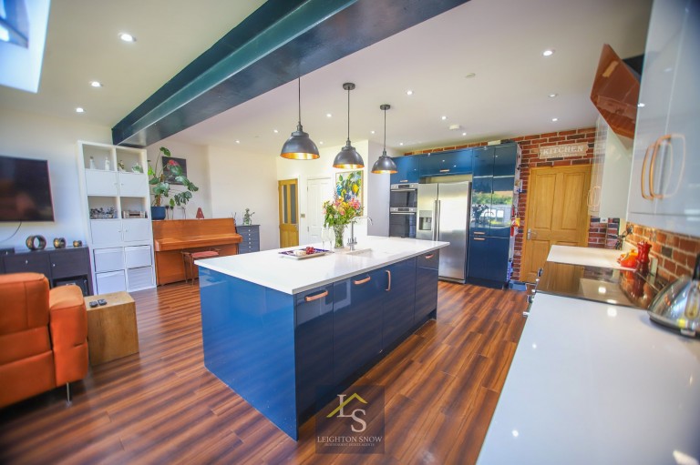 Images for Bridge Lane, Bramhall, SK7 EAID:425574707 BID:a331354c-8a27-4290-8521-a2425358b7e6