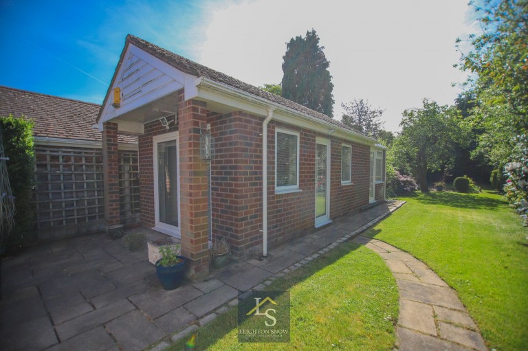 Images for Moseley Road, Cheadle Hulme, SK8 EAID:425574707 BID:a331354c-8a27-4290-8521-a2425358b7e6