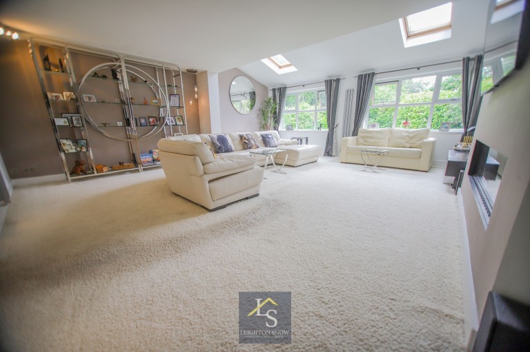 Images for Poole Close, Bramhall, SK7 EAID:425574707 BID:a331354c-8a27-4290-8521-a2425358b7e6
