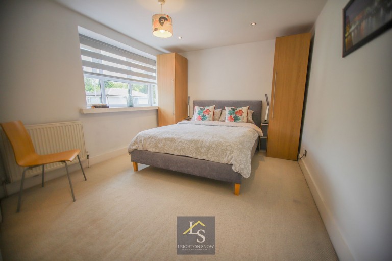 Images for Poole Close, Bramhall, SK7 EAID:425574707 BID:a331354c-8a27-4290-8521-a2425358b7e6