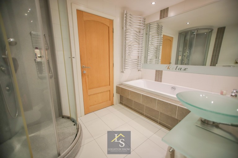 Images for Poole Close, Bramhall, SK7 EAID:425574707 BID:a331354c-8a27-4290-8521-a2425358b7e6