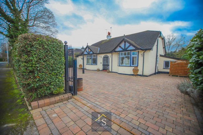 Linney Road, Bramhall, sk7