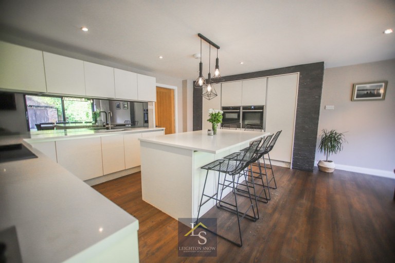 Images for Hall Moss Lane, Bramhall, SK7 EAID:425574707 BID:a331354c-8a27-4290-8521-a2425358b7e6