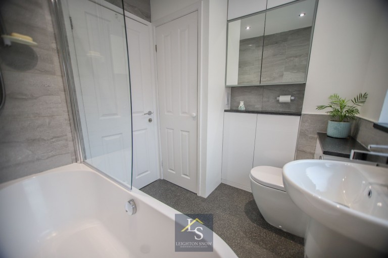 Images for Station Road, Cheadle Hulme, SK8 EAID:425574707 BID:a331354c-8a27-4290-8521-a2425358b7e6