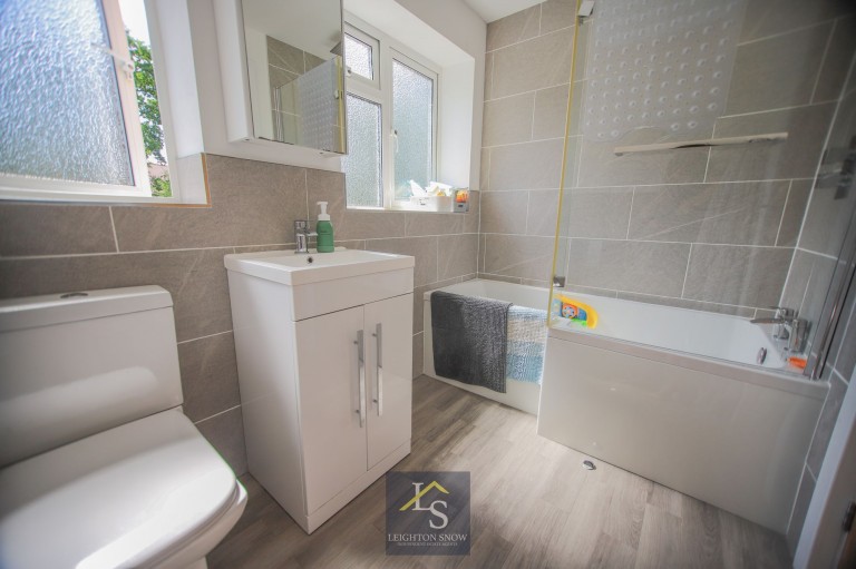 Images for Glandon Drive, Cheadle Hulme, SK8 EAID:425574707 BID:a331354c-8a27-4290-8521-a2425358b7e6