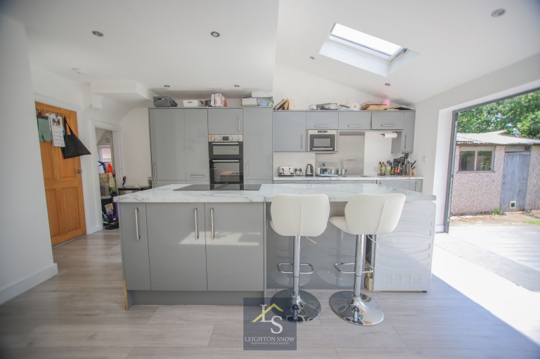 Images for Glandon Drive, Cheadle Hulme, SK8 EAID:425574707 BID:a331354c-8a27-4290-8521-a2425358b7e6