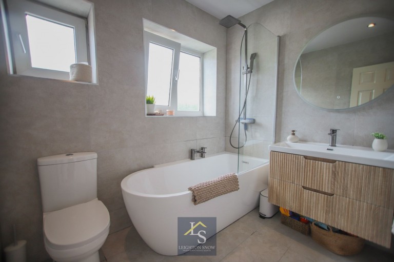 Images for Central Drive, Bramhall, SK7 EAID:425574707 BID:a331354c-8a27-4290-8521-a2425358b7e6