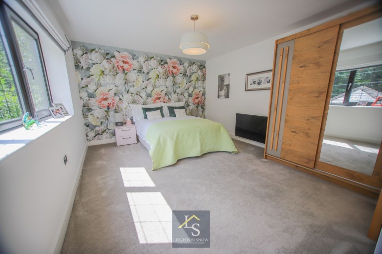 Images for Bridge Lane, Bramhall, SK7 EAID:425574707 BID:a331354c-8a27-4290-8521-a2425358b7e6